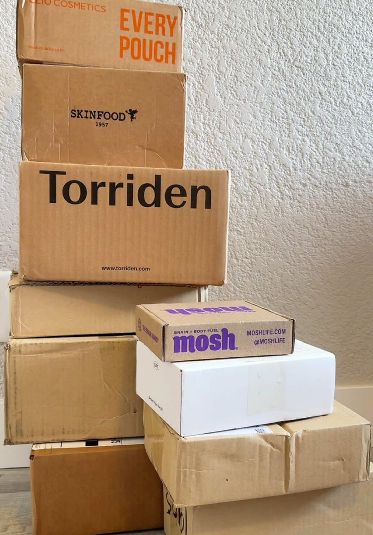 #unboxing  Thank you @cliocosmetics_global @클리오 찐 @skinfood_global @SKINFOOD.USA @TORRIDEN US @𝗧𝗼𝗿𝗿𝗶𝗱𝗲𝗻 토리든 🥰
