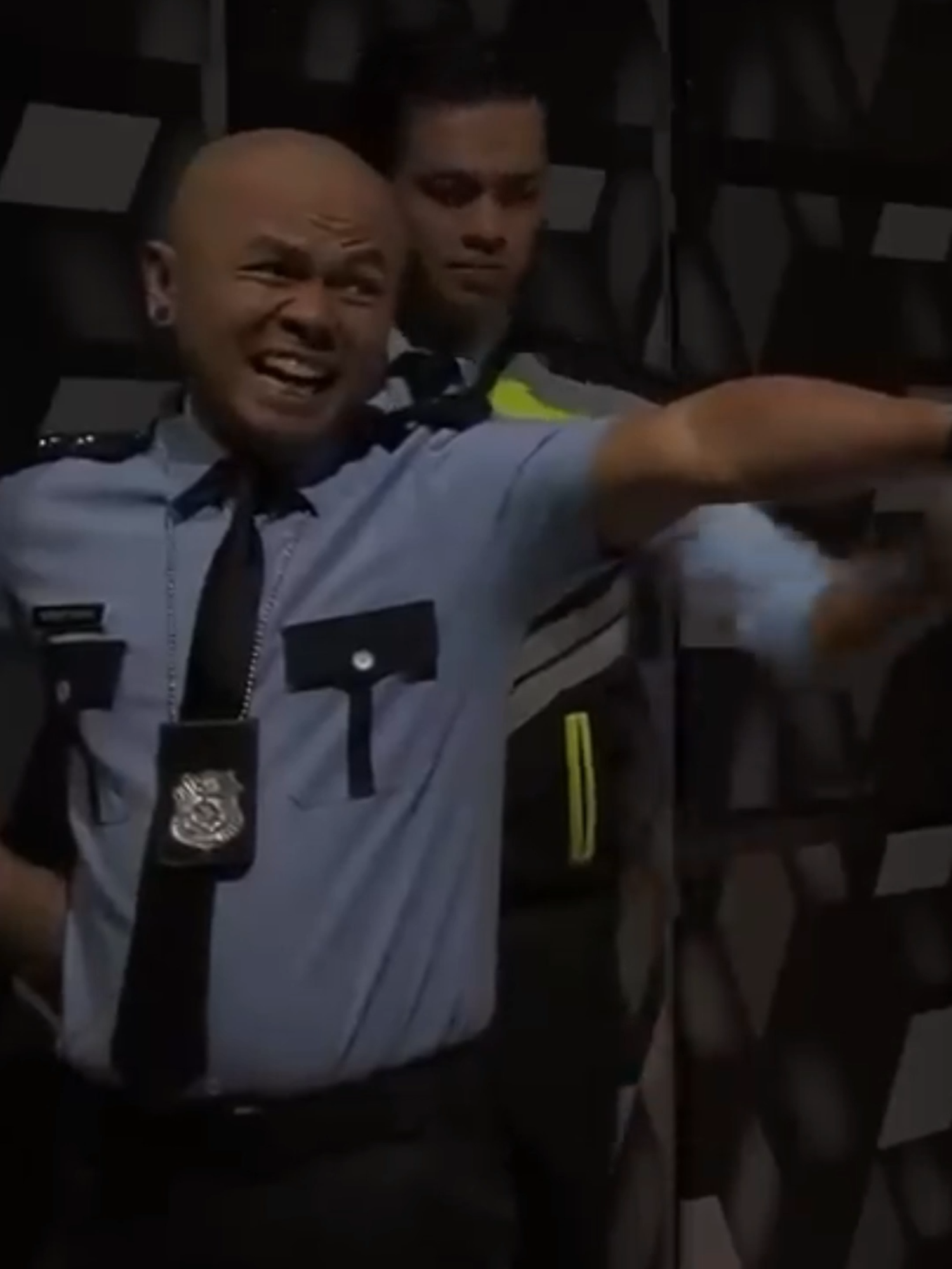 Momen waktu Wendy akhirnya berhasil nyanyi lagunya Sherina. Senangnya seperti orang habis nyetak gol hahaha #laporpakreels #laporpak #reels #tiktok #trending #komedi #sherina