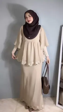 Outfit lebaran 2025 nanti😍😍#lebaran2025 #risaniq #risaniqhijab #oufitlebaran #fyp 