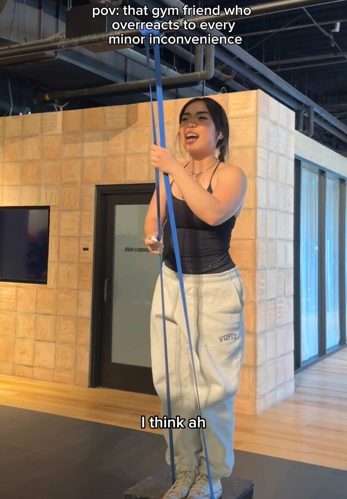 it’s me I’m the friend 🤓☝️  #GymTok #fyp #foryou #gymgirls #calisthenics