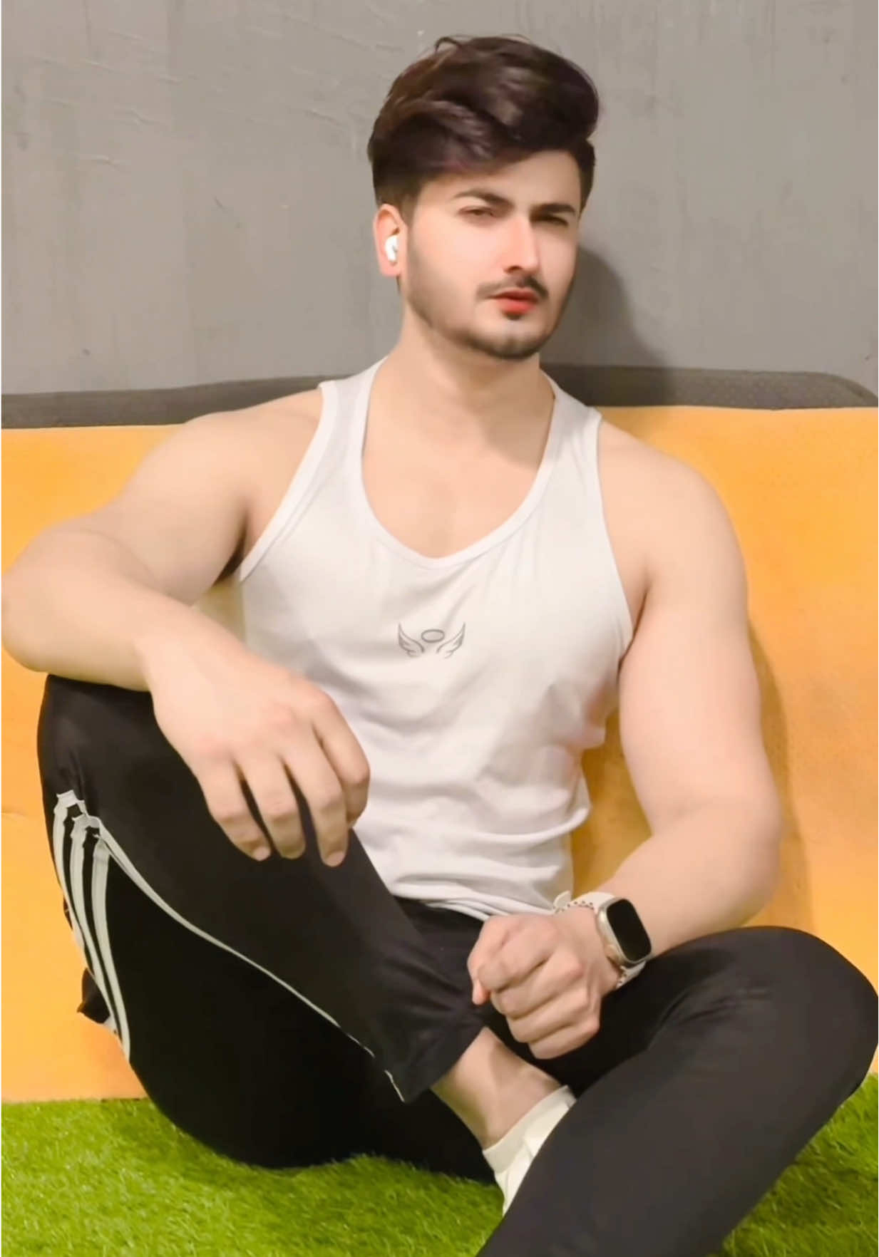 Aik hi ishary pe Dil cheez tujhe de di… 😘🫰❤️🥀 #foryou #foryoupage #azanali #viral #tiktok #100k #1million #trending #fyp #ufbfam #gym #standwithkashmir #unfreezemyaccaunt🙏🙏🙏 