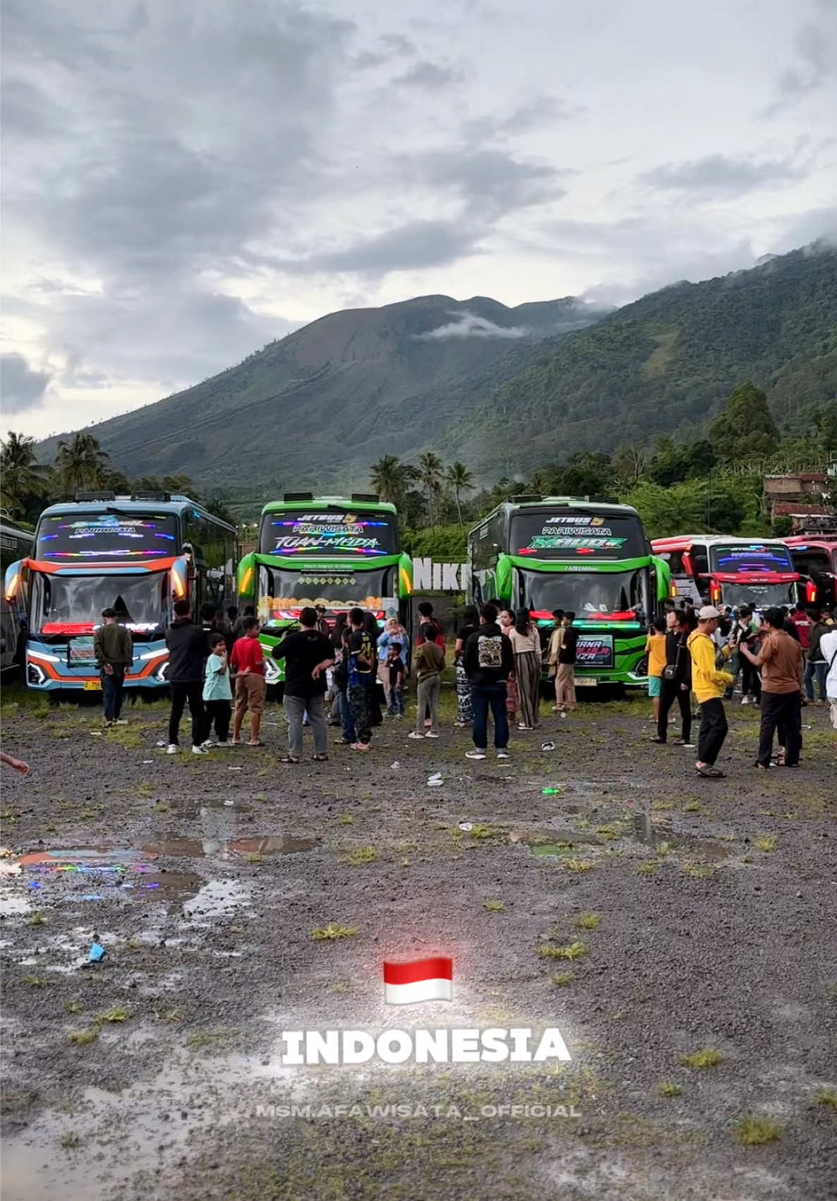 Jadi,Kapan kalian jalan jalan naik bis asyrof?🤗 Agendakan liburan lebaran kalian bersama MSM AFA WISATA ya guys🤗🥰 ___________ Masih tersedia unit di bulan Februari,maret,april & mei 2025 JETBUS 2/3/5 SR 2 Seat 33,39,45,46,48,50,59 Seat 59 room smoking area Seat 46 toilet+smoking area Info reservasi  0822 1111 8870 0857 1111 3188 _______ #msm #msmasyrof #msmafawisata #busnyaibumaudi #fypシ #fypbus #berandatiktok #asyrof #fadel #ali #msmmedia #busindonesia #anniversary2ndmsm #busasyrof 