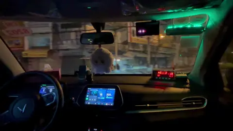 Dạo một nhỏ của Cà Mau cùng tài xế taxi điện Cà Mau về đêm.