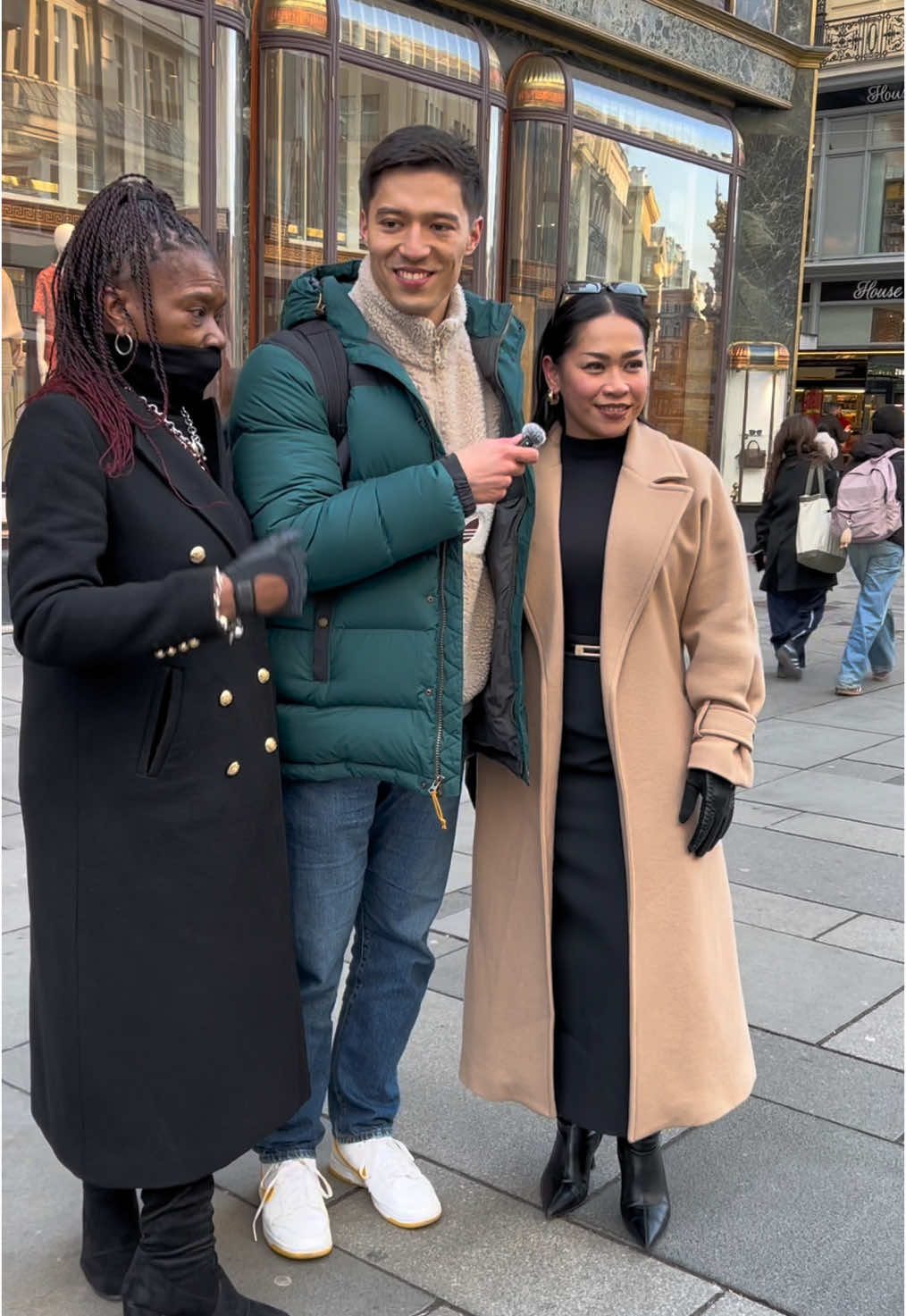 Filipino Jamaican combo 🇵🇭❤️🇯🇲 . Their energy is something else 😂 . #philippines #philippines🇵🇭 #jamaica #jamaica🇯🇲 #japan #vienna #wien #languages 