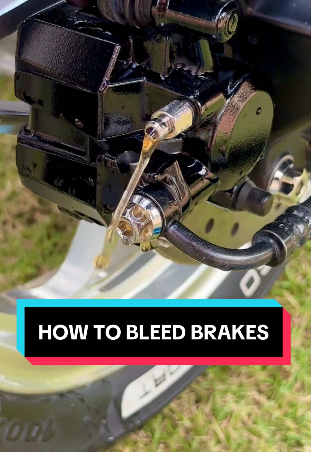 How to bleed motorcycle brakes? Paano mag bleed ng preno sa motor? Easy steps to bleed brakes! 🙏 #nmax 