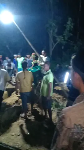 inalilahi wa inalilahi rojiun🙏proses pemakaman dimalam hari #makam #malamhari 