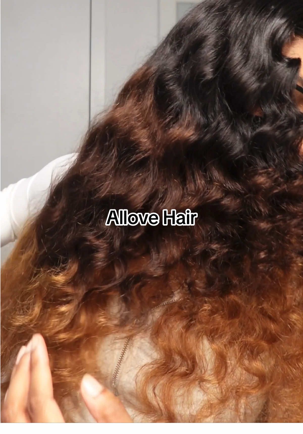 Curl this hair with me 🫶🏾 @Allovehair official store 💕 Link in bio #ombrehair #wiginstall #grwm #wandcurls #wigtutorial #wiginfluencer #allovehair #hairinfluencer #fy #fyp 