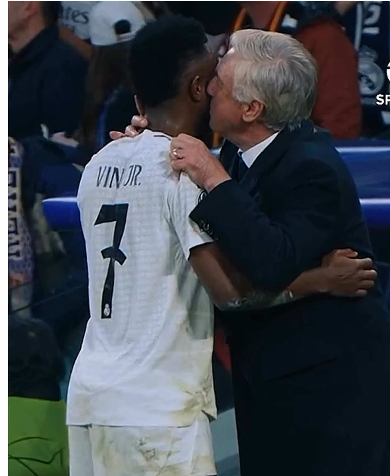 his favourite son 😂🤍 #realmadrid #viniciusjunior #vinijr #viniciusjr #vinicius #ancelotti #madrid #madridista #ucl #championsleague #blowthisup #parati no copyright intended 