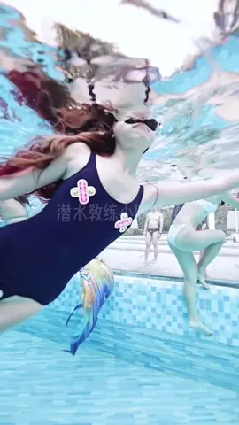 7436393738642935051-#水下摄影 #自由潜水 #游泳正常穿搭无不良引导 #泳池拍摄 @南宁自由潜水教练训练官夏碧碧 老视频新发