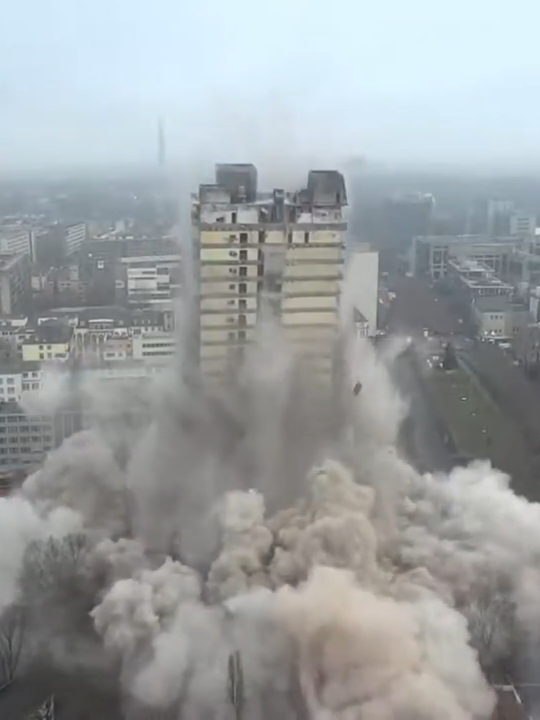 Controlled Demolition of 116 Meters High Skyscraper in Frankfurt #demolition #buildings #construction #skyscraper #ugc #viral_video #fyp #explosion  #collapse #architecture