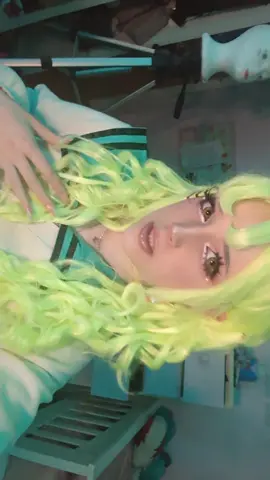 i love how every cosplayer uses a completely different shade of green😭  #fyp #foryoupage #cosplay #cosplayer #anime #animecosplay #saikik #saikikcosplay #aiura #aiuramikoto #aiuramikotocosplay #gyaru 