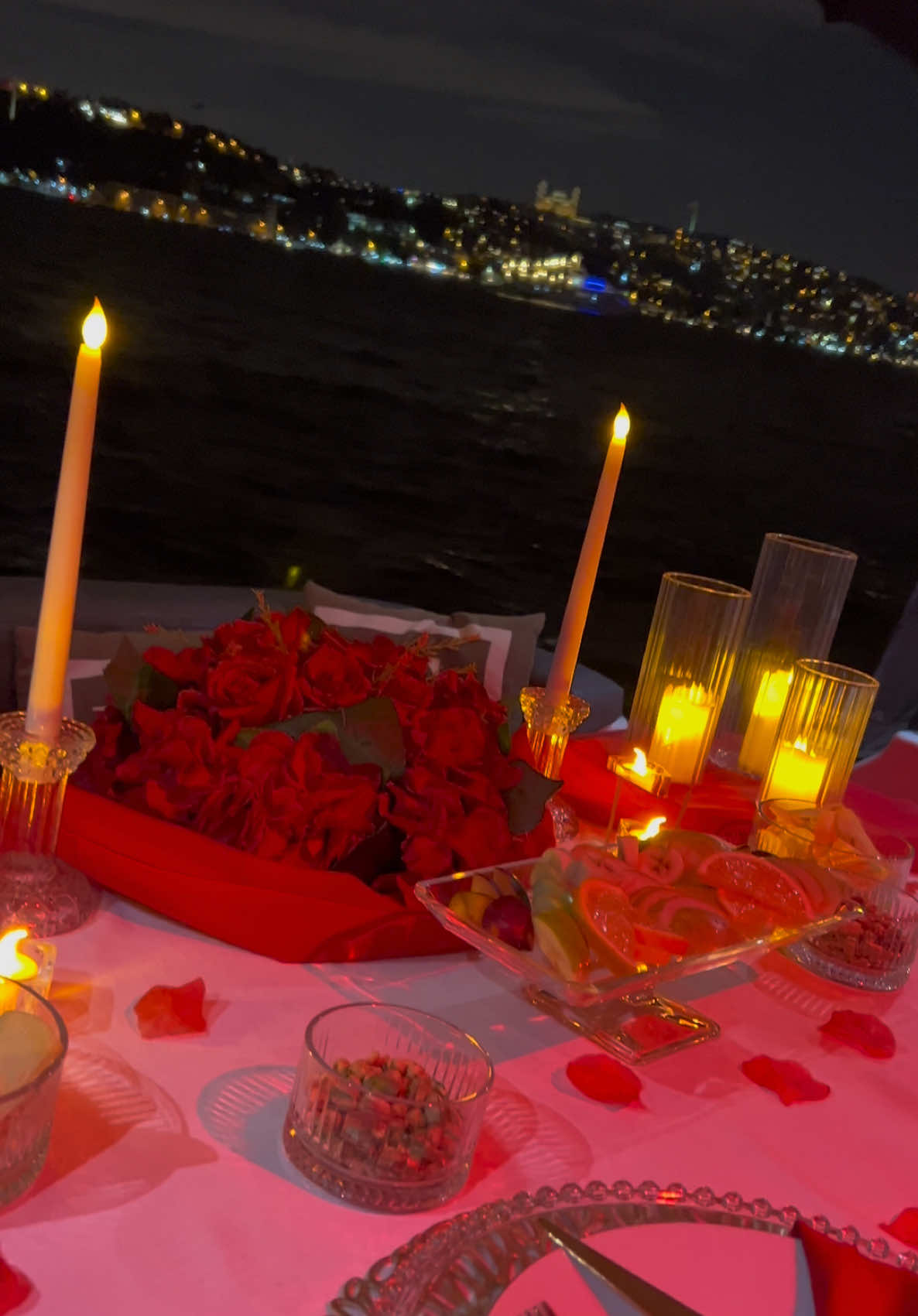 Romantic Bosphorus Yacht Tour..  #marriageproposal #yachttour #yachttour #romanticyachttour #bosfor #proposalideas #evlenmeteklifi #yattadoğumgünükutlama #türkiye #yattadoğumgünü #türkiye🇹🇷 #yattaevlilikteklifi #demandeenmariage 