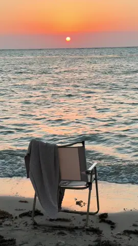 ولَعلّنا من بَعدِ بُعدٍ نَلتَقي 🌊 . . .#foryou #f #explore #بحر #الهافمون #الخبر #هواجيس #كرسي #غروب #اكسبلور 