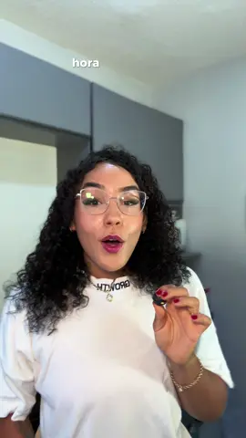 Bolo de whey: 125 calorias, só whey leite e fermento Bem divooo 20g de whey concentrado da @growthsupplements cupom: Paula 100ml de leite desnatado 6g de fermento Canela em pó e adoçante opcional 7 minutos na air fryer #emagrecimento #dieta #obesidade