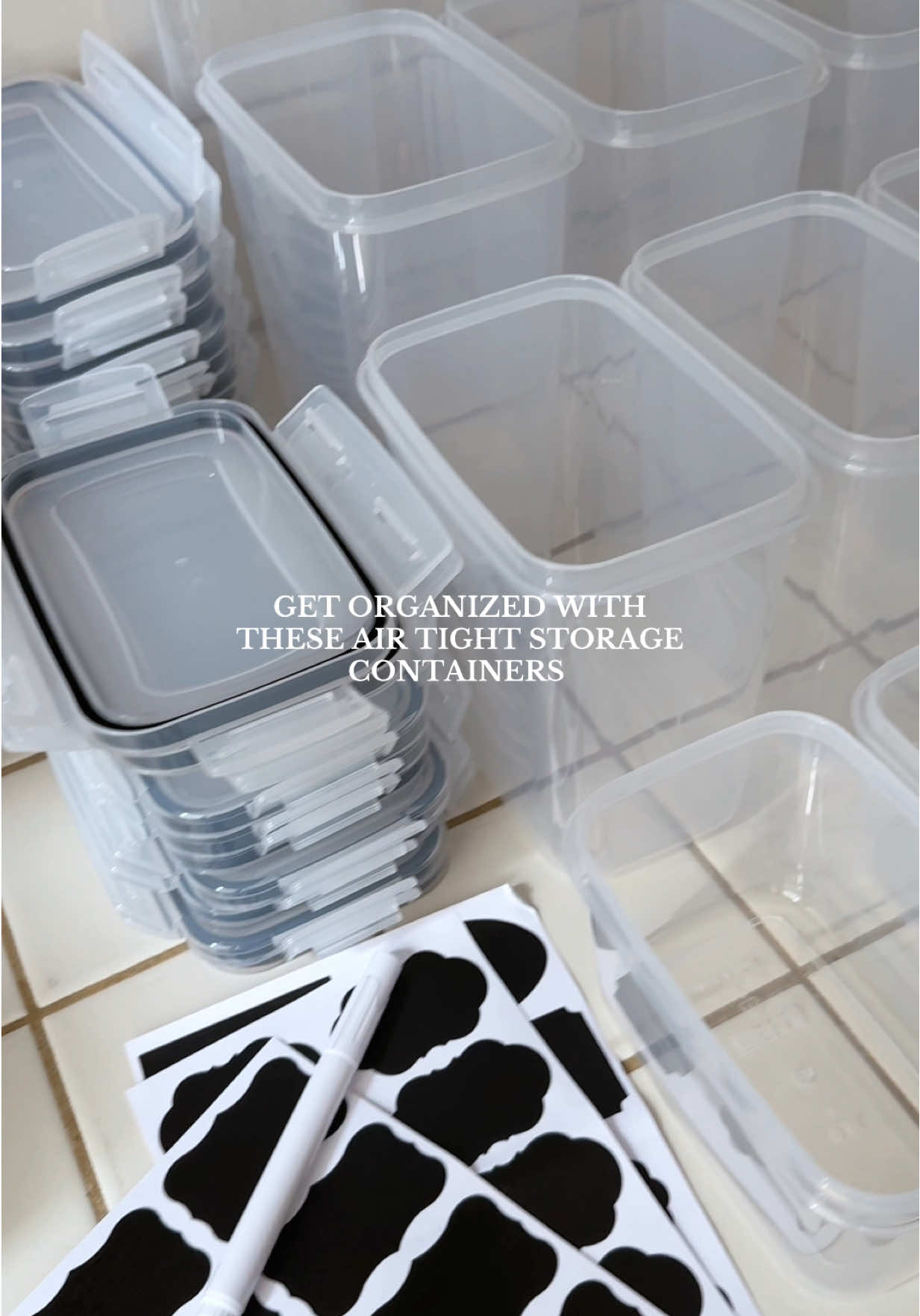 24 food storage containers + 24 lids 🫶🏻 Air tight and spill proof !  It includes: 6 small, 6 medium, 6 large, 6 tall, 24 labels & 1 marker.  #pantryorganization #pantrymakeover #storagecontainers #airtightcontainers #KitchenHacks #kitchenorganizing #tiktokshopfinds #vtopmart #organizando #contenedoresdecomida 