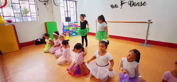 niñas bailando 💃  #niñasfelices #niñasbailando  #sjl #ballet 