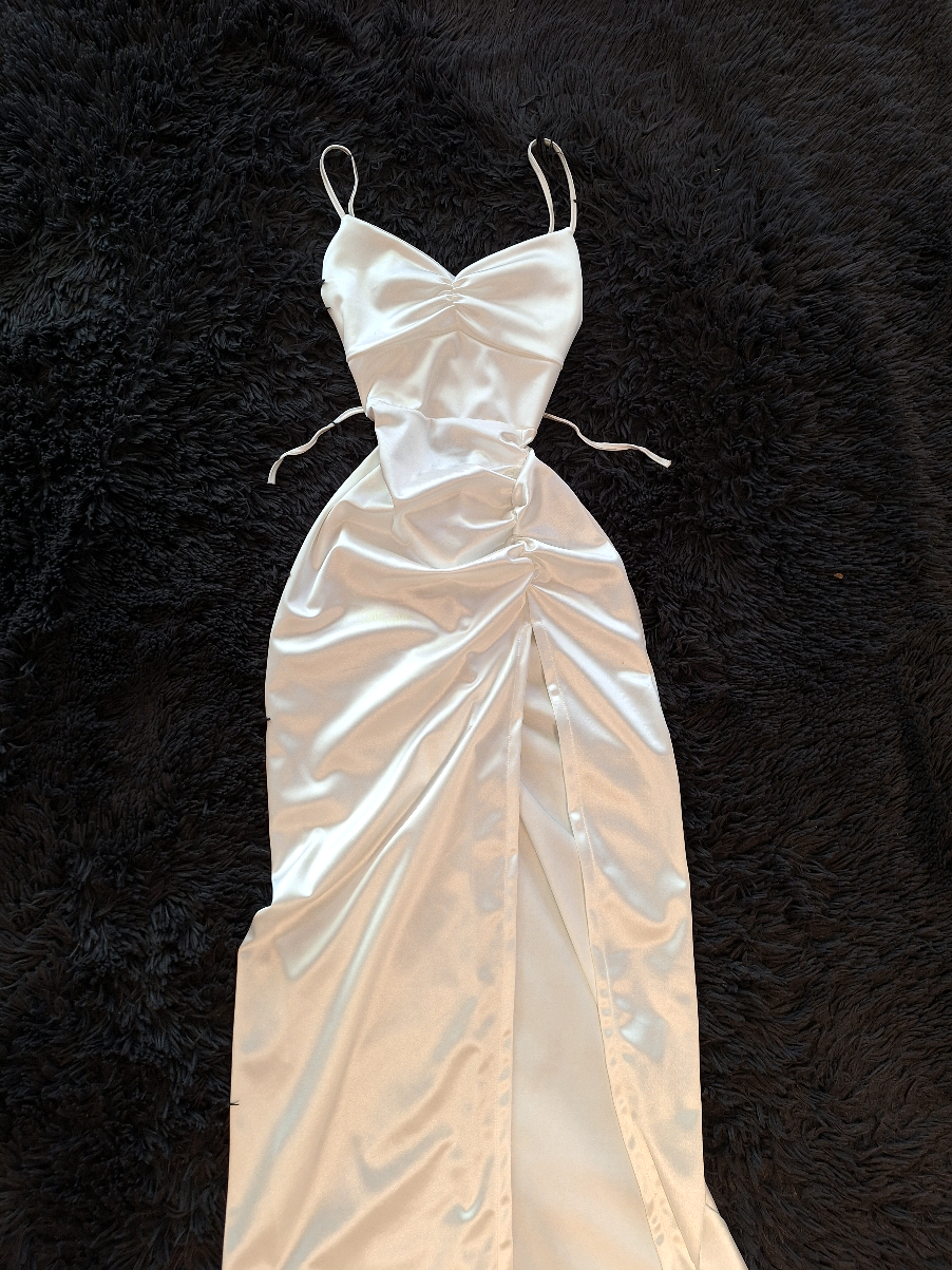 🏹vestidos largos blancos 🤍 ✈️ Envíos a todo el país🇦🇷 📍A. Rojas 75, Monte Grande, Buenos Aires  🕙 De Lunes a sabado de 11:00 | 19:00 de corrido!  #vestido #vestidolargo #gala #fiesta #blanco #vestidoblanco #largos 