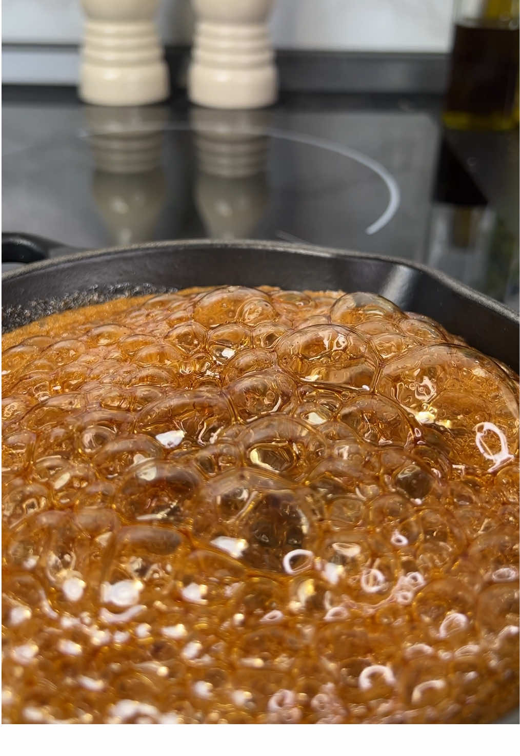 Homemade Chocolate Caramels with Fleur de Sel 🍫✨ The perfect balance of sweet and salty – try these smooth and delicious chocolate caramels! 😍 📌 Ingredients: 	•	150 g (5 oz) dark chocolate (85%) 	•	29 g (1 ½ tbsp) coconut oil 	•	A pinch of salt 	•	200 g (1 cup) sugar 	•	200 ml (¾ cup) heavy cream 	•	Fleur de sel (to taste) 📌 Instructions: 1️⃣ Melt the chocolate with coconut oil and a pinch of salt using a double boiler. 2️⃣ In a saucepan, heat sugar with 2 tbsp of water until it turns amber. 3️⃣ Warm the heavy cream and carefully pour it into the caramel while stirring. Cook until it reaches 115°C (239°F). 4️⃣ Pour the caramel into the melted chocolate and mix well. 5️⃣ Line a baking pan with parchment paper, pour in the mixture, sprinkle with fleur de sel, and refrigerate for 12 hours. 6️⃣ Cut into squares, add an extra pinch of fleur de sel, and enjoy! Save this recipe for later! 💾 💕 #chocolate #caramel #homemaderecipe #dessert #Recipe #asmr #asmrsounds 
