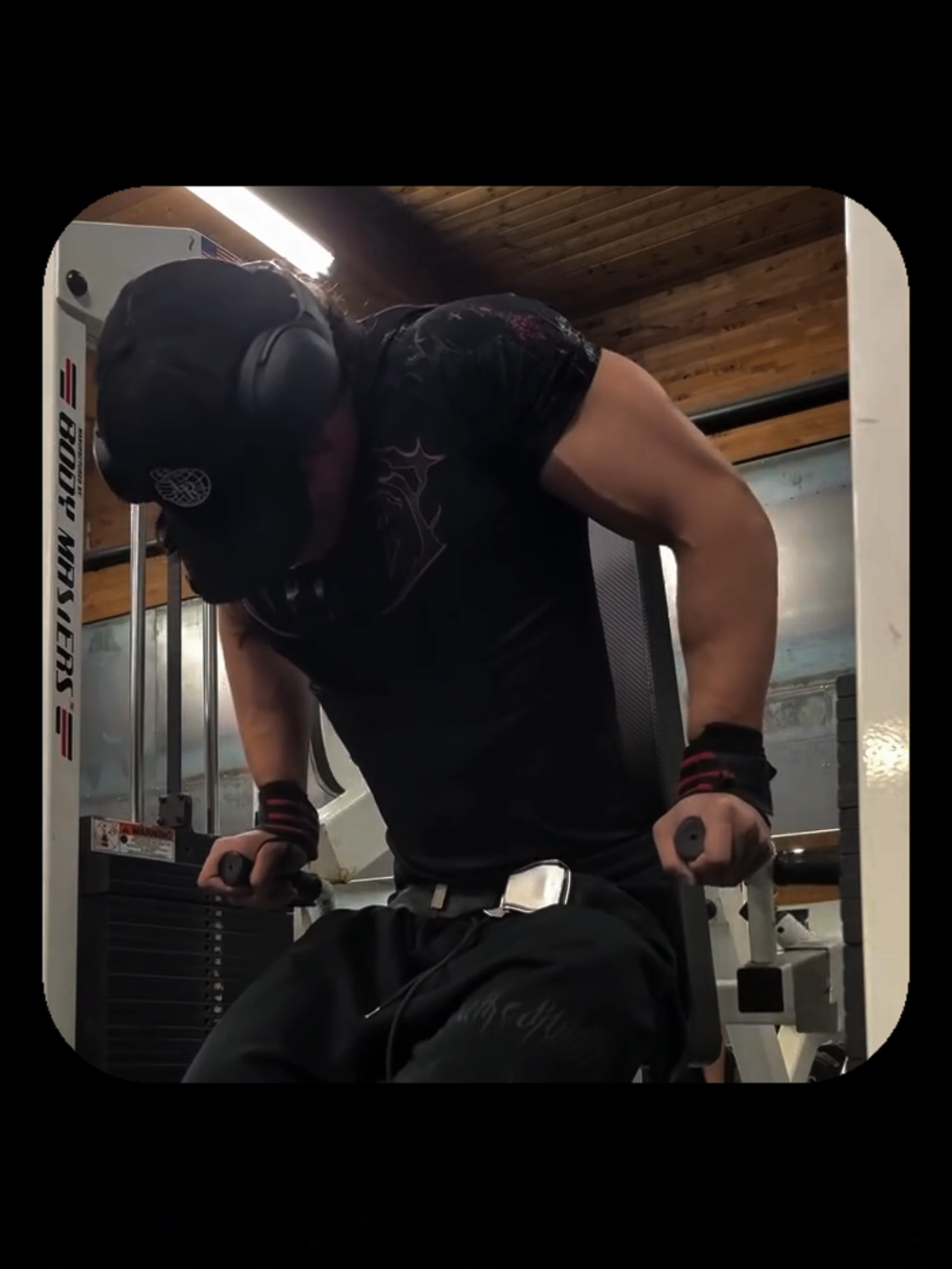 NAO COMO POSSO?QUEM MIN NEGOU O MEU DESTINO?... . . . #motivação #diciplina #mentalidade #treinopesado #destino #objetivo 