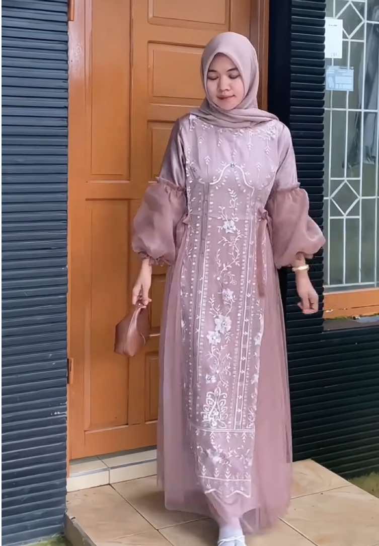 #OOTD #outfitideas #dress #dresslebaran #dresscantik #fyp #inspirasiootd #rekomendasi 
