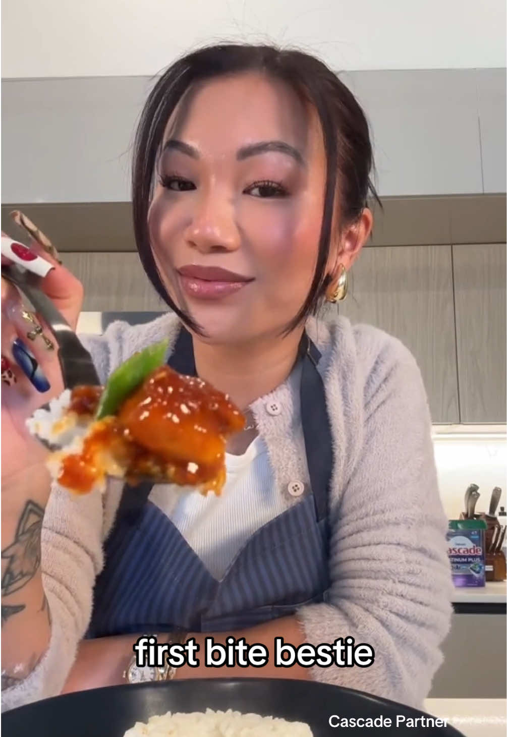 Thank me later… #Cascade_Partner Sweet & Sticky Gochujang Chicken with the help of the New and Improved #CascadePlatinumPlus. Finally something that gets carmelized sauces off my pans. Check out the link in my bio to try for yourself - your dishes will be spotless, or your money back! #Recipe #cooking #levelup