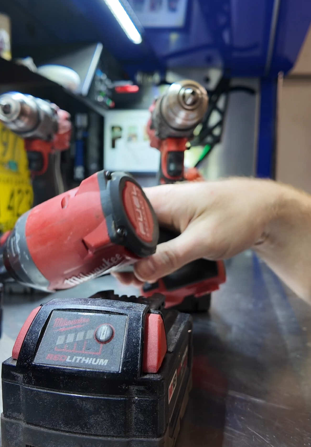 Milwaukee tools seem to be everyone’s favorite, but be honest with me. Does anyone else have this problem with them?  #milwaukee #milwaukeetools #toolsofthetrade 