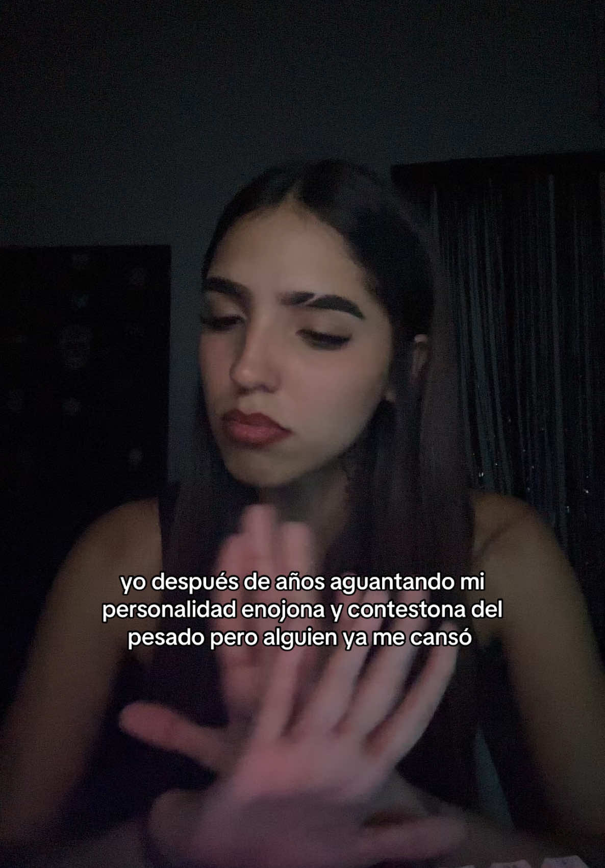 una intenta cambiar las vibras