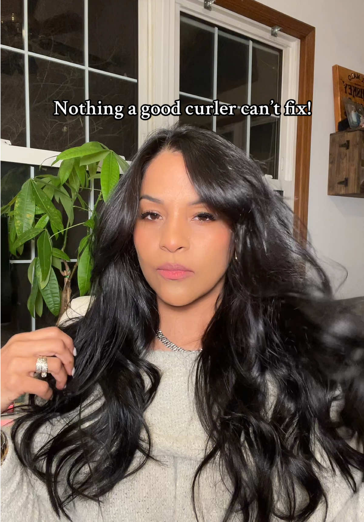 Rotating curling iron to the rescue! #foxybae #foxybaehair #hairroutine #hairtool #haircareroutine #hairtoks @FoxyBae Hair 
