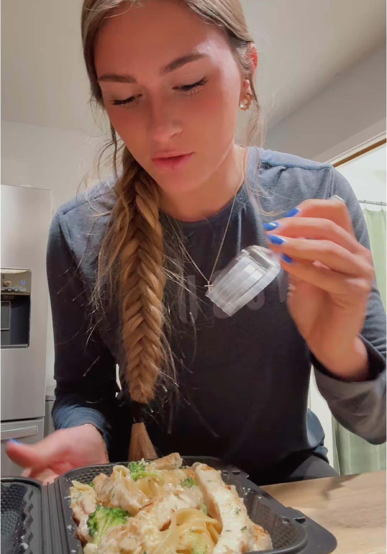 TT the intro is just goofy. First feisty video in a while #fypviral #foodreview #olivegarden #italian #dinner #viralvideo 