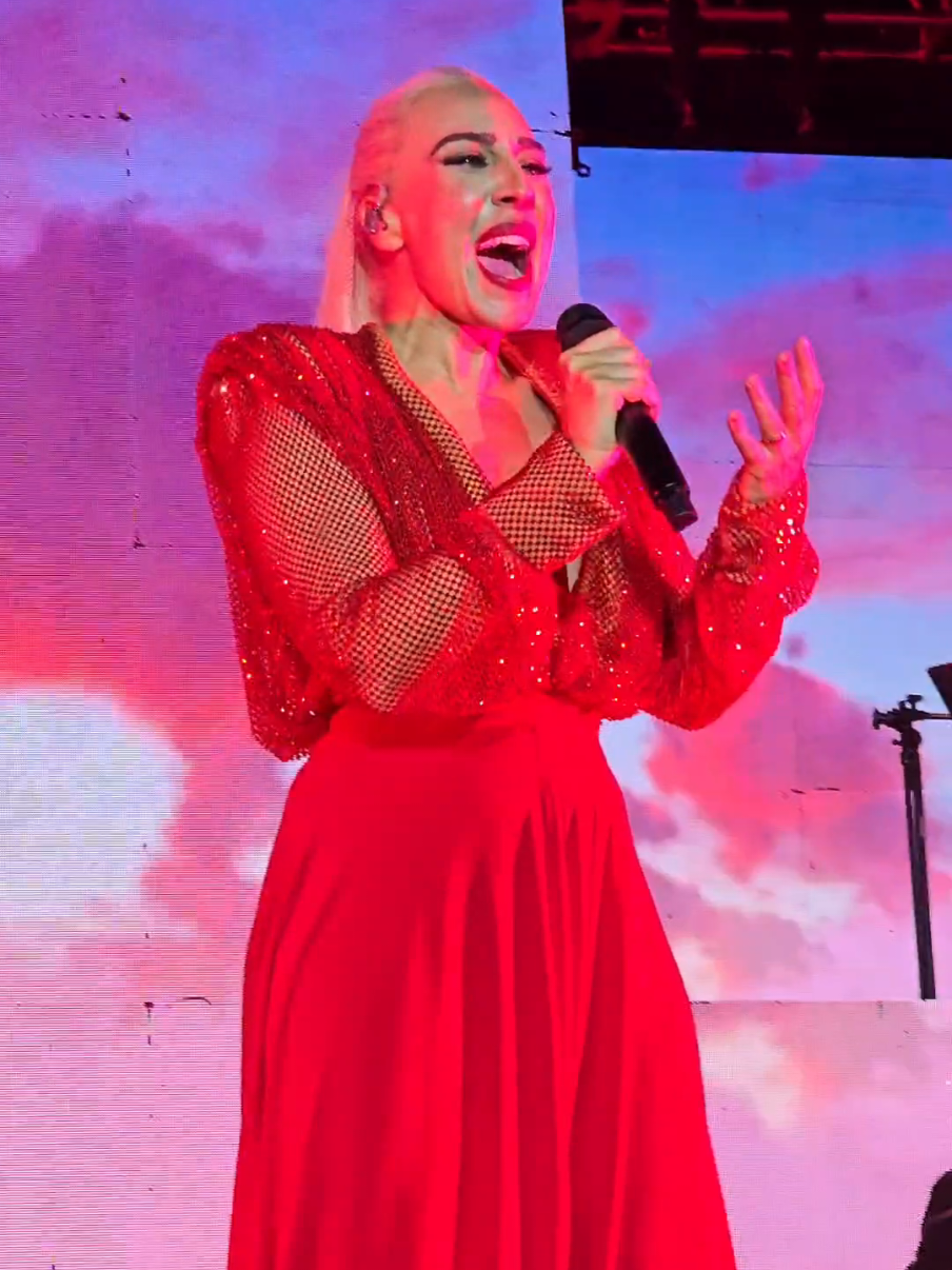 ¿Alguien más lo noto o solo yo? 😔 #GreatestHitsTour2025  #MonicaNaranjo  #GreatestHitsTour 