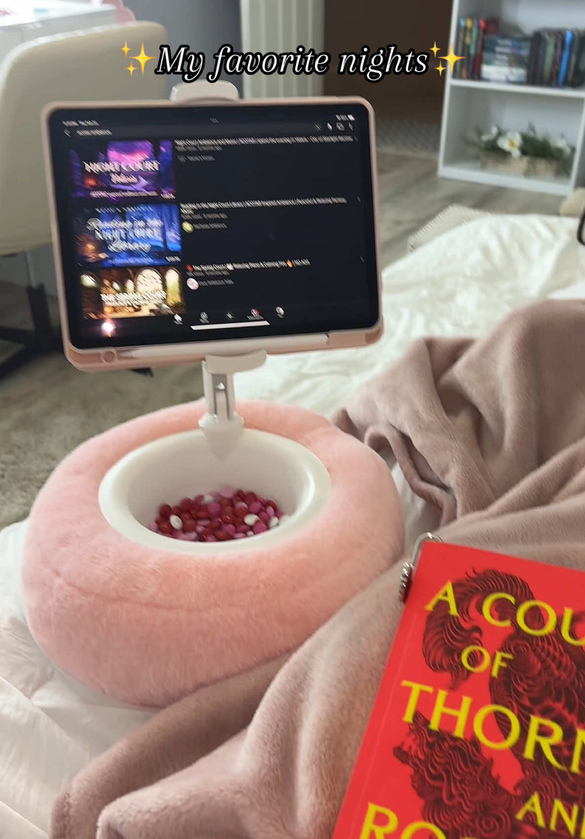 ~Fhis Kindle/Ipad holder is my favorite thing to use when I read📚✨ #fyp #kindle #BookTok #booktoker 