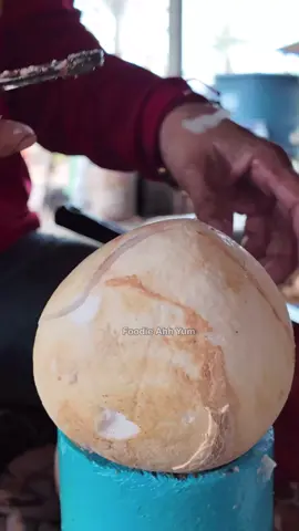 Amazing Muture Coconut Peeling Cutting Skill -Fruits Cutting Skill #fruit #coconut #Foodie #viral 