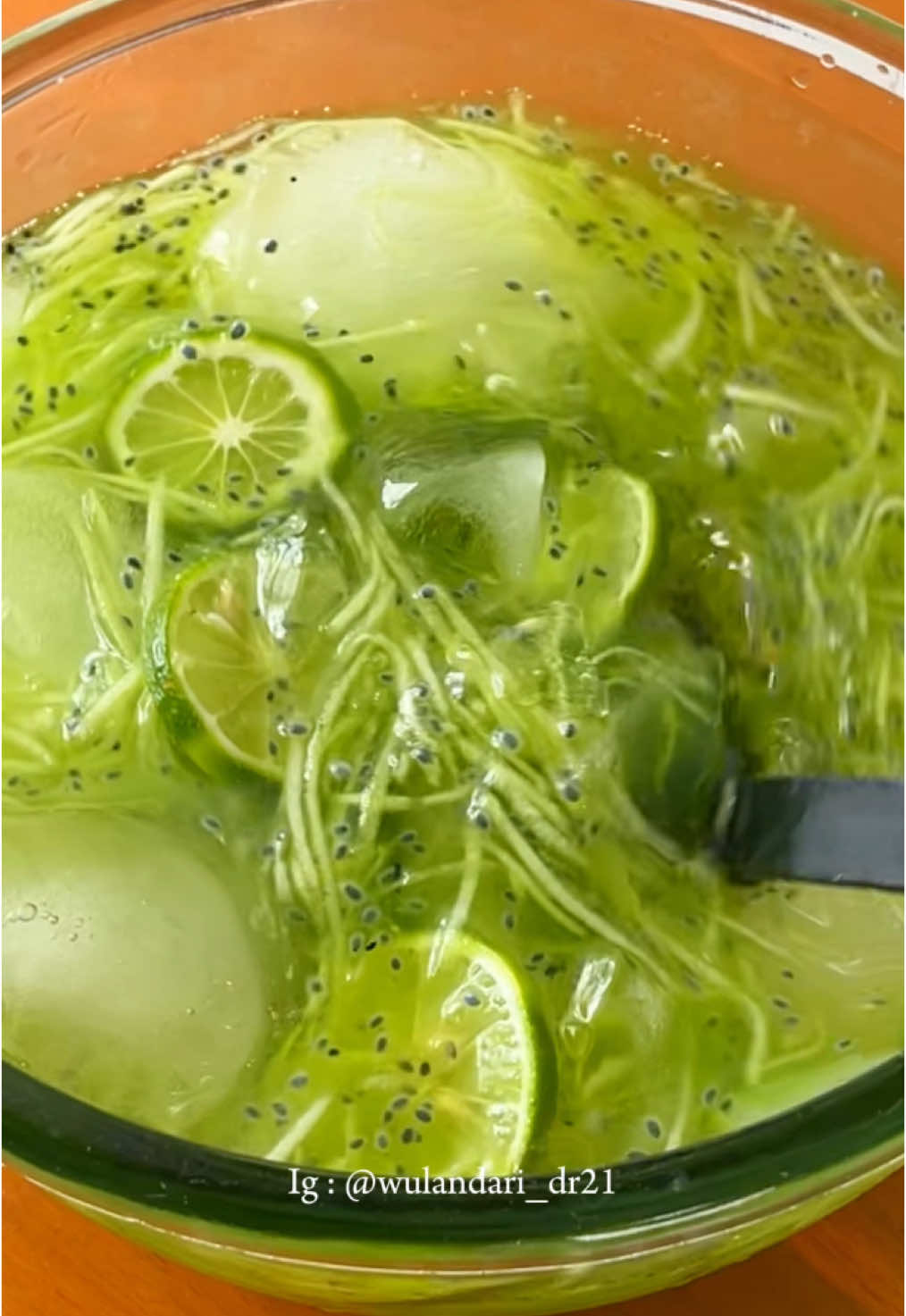 Ide jualan tersimpel tapi enak dan segerrr “Es kuwut melon” #idejualan #idetakjil #eskuwut 