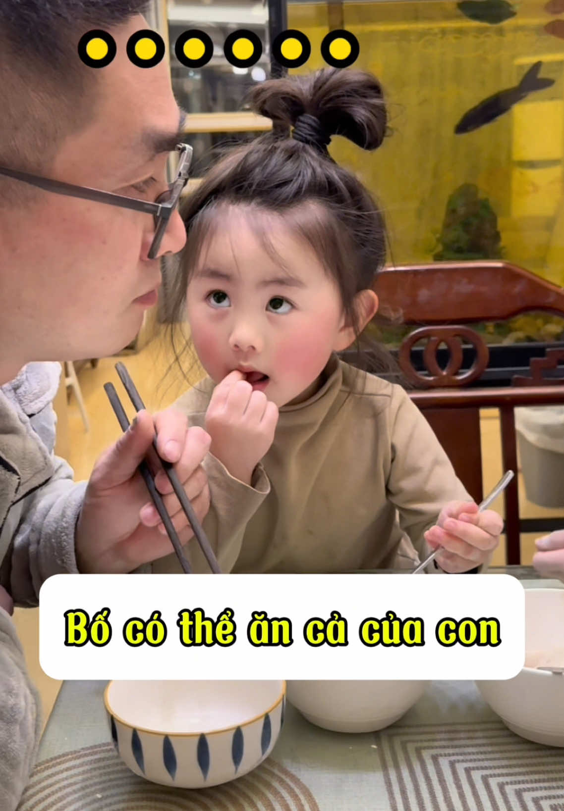 Hai chị em học làm bánh #liuliu #liuliutrungquoc #baby #babylove #embe #cutebaby #babiesoftiktok #xuhuong #fyp 