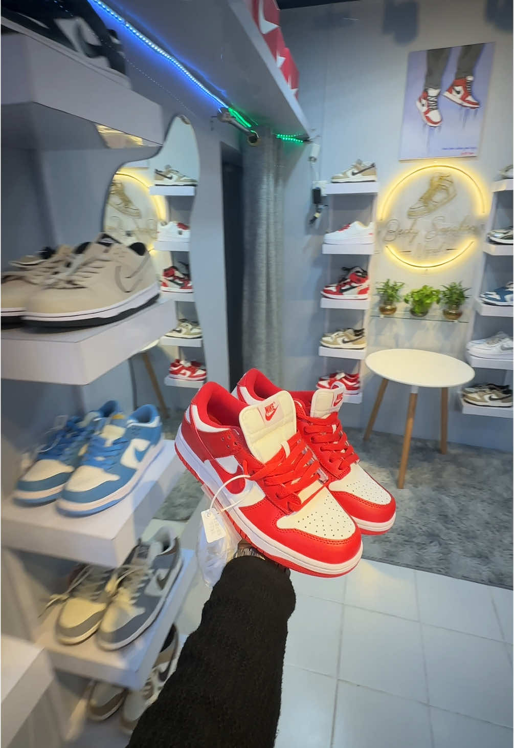 Dm us in instagram to order  Size available  Whatsapp:98514032950  #sbdunkred ##sbdunkredcherry #dunkred #sbdunk #dunk #nike #premiumshoes #beckysneakers #boudha #kathmandu #topquality #nepal #sneakers 