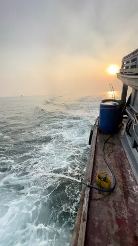 Thuyền yên biển lặng đợi ngày ra khơi#xuuhuong #xuu #2025 #xuuuuuuhuongggg #xuhuong #ghelu13 #danbien #68kiengiang #kiengiang #chill #yanmar #6gh  