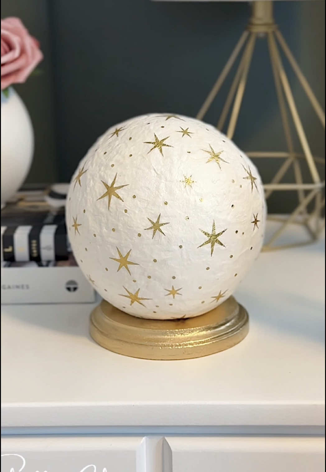 Easy handmade moon lamp tutorial✨ This is the coolest craft. Make one for or with your kids using toilet paper, a balloon, glue, a few napkins and fairy lights.   #kidcrafts  #craftsforkids #moonlamp easy DIY tutorial room decor 