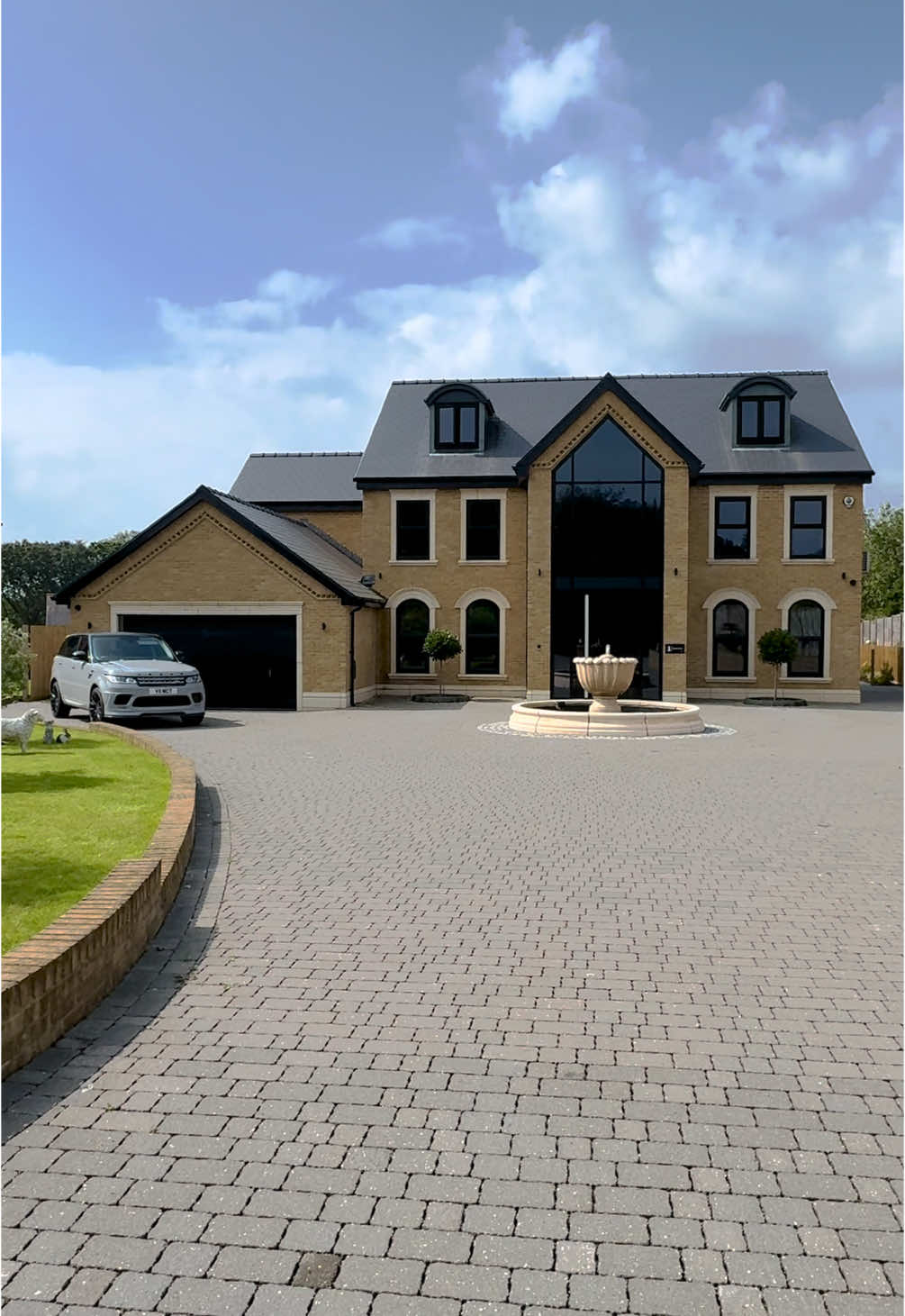 Welcome to 1 Hollybush Close… an extraordinary home in the heart of Newton offering over 5,800 square feet of luxurious living space. This 5-bedroom property is designed with both style and function in mind, featuring an impressive open-plan kitchen and family room, highlighted by a stunning conversation pit. The home also includes a recreation room with a fully equipped bar, a state-of-the-art cinema room, and a home gym, making it perfect for both entertaining and everyday living.  📍 Newton, Swansea 🏠 5-Bedroom, Detached  🏷️ Asking Pice £1,750,000 📞 Call us on 01792 367301 #estateagent #property #luxuryhomes #dreamhome #newtomarket #luxury 