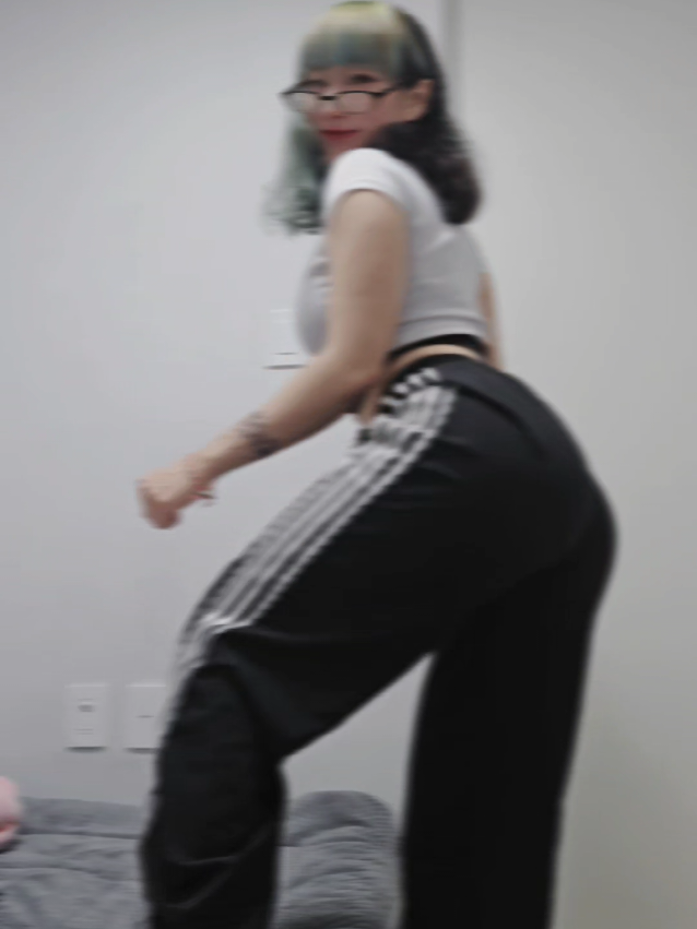 나는 왜 친구가 없을까? 그것은 내 성격이 나쁘기 때문이다. ㅋㄱㅋㄱㄱㅋ #friends #dance #찌에따이야 #korean #OOTD #outfit 