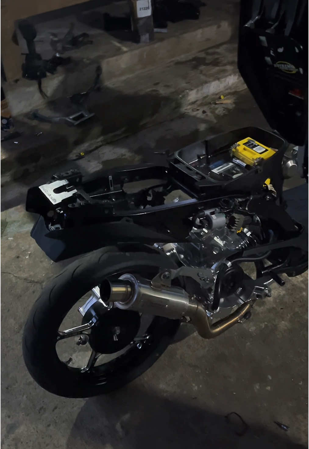 tebak lagi buat apa?? 🗿 #beatkarbu #kvy #beatkarbumodifikasi #beatkarbuindonesia #beatkarbu130cc #beatkarbuklepklx #beatkarburoadrace #xybca #fyp 