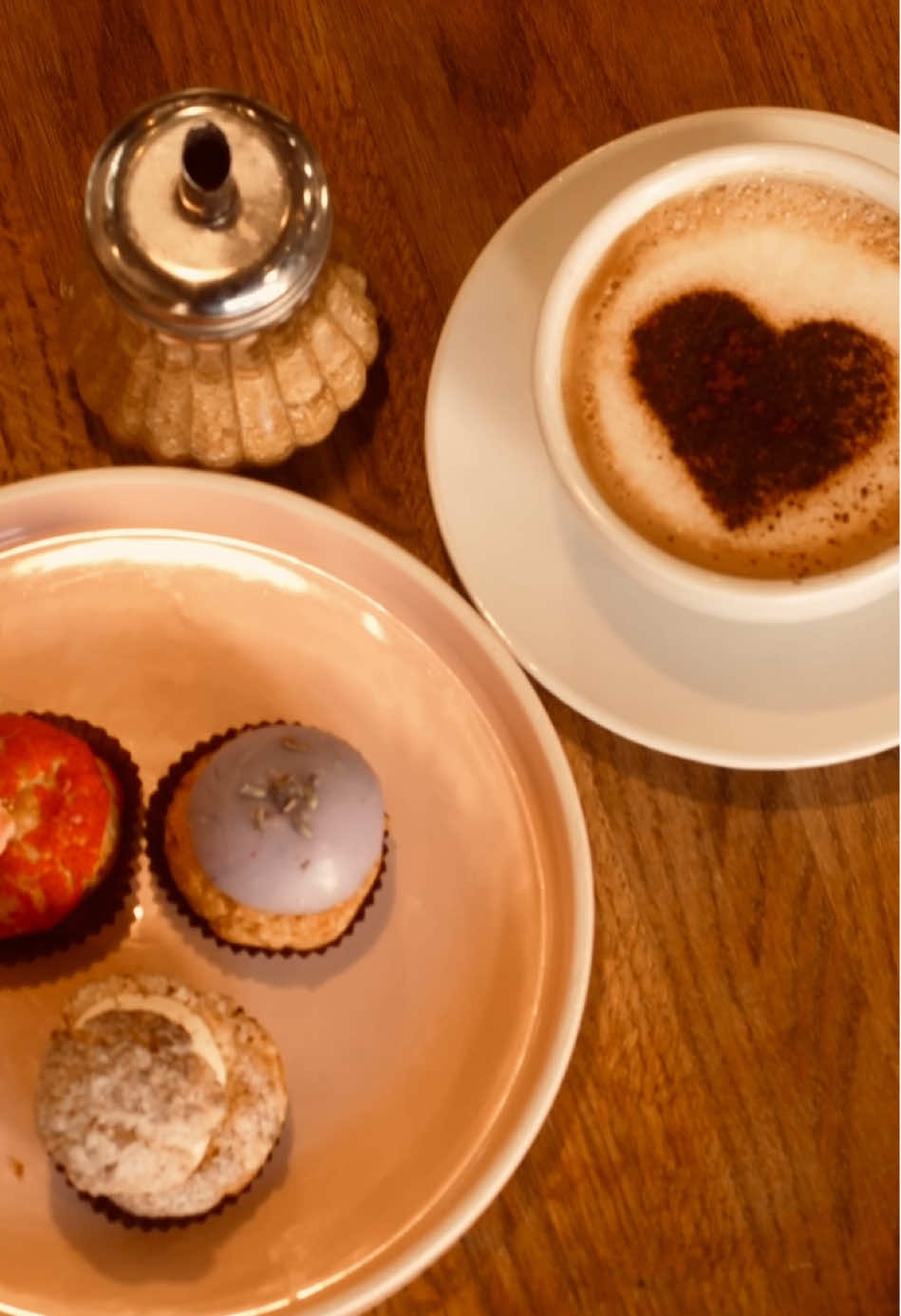 Bienvenue chez Mr.Chou 💐😋Notre pâtisserie est ouverte du mardi au samedi, de 10h à 18h. Tout est fait maison, avec amour et gourmandise 🥐🍰 #MonsieurChou #frenchpastry #marseille #aixenprovence #chouxpastry #croissant 