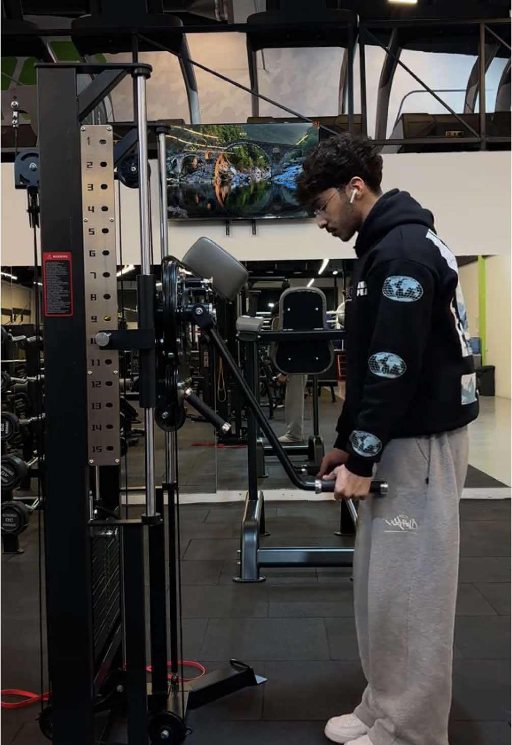 من افضل الاجهزة  للكتف الجانبي ومن أندر الاجهزة نادر تحصله بالنوادي #creatorsearchinsights #gymtok #gym #gymvibes #viral 