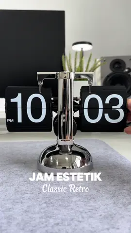 Cantik betul kan jam ni , masukkan battery dia akan flip sendiri . Dia punya design tuu classic betul #Clock #Classic #flip #battery #stainlesssteel #highquality #Retro #oldschool #limited #stylish #fyp #Belisekarang 