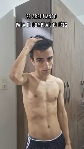 Não gosto muito dessa camisa, pois (minha mãe/sua sogra) comprou ela no carrefour, isso mesmo, lá no carrefour onde eu comprava os c1g4rr0s da fulana (Shirley), e ainda disse que a camisa era pra eu ter uma recordação do que nunca mais fazer, como pode né, (minha própria mãe/sua própria sogra) jogando contra mim, eu mal abri um sorriso nesse vídeo, foi tudo forçado, só fiz mesmo porque muita gente (3 pessoas) estavam pedindo um outfit pra ir comprar 19 pães, 