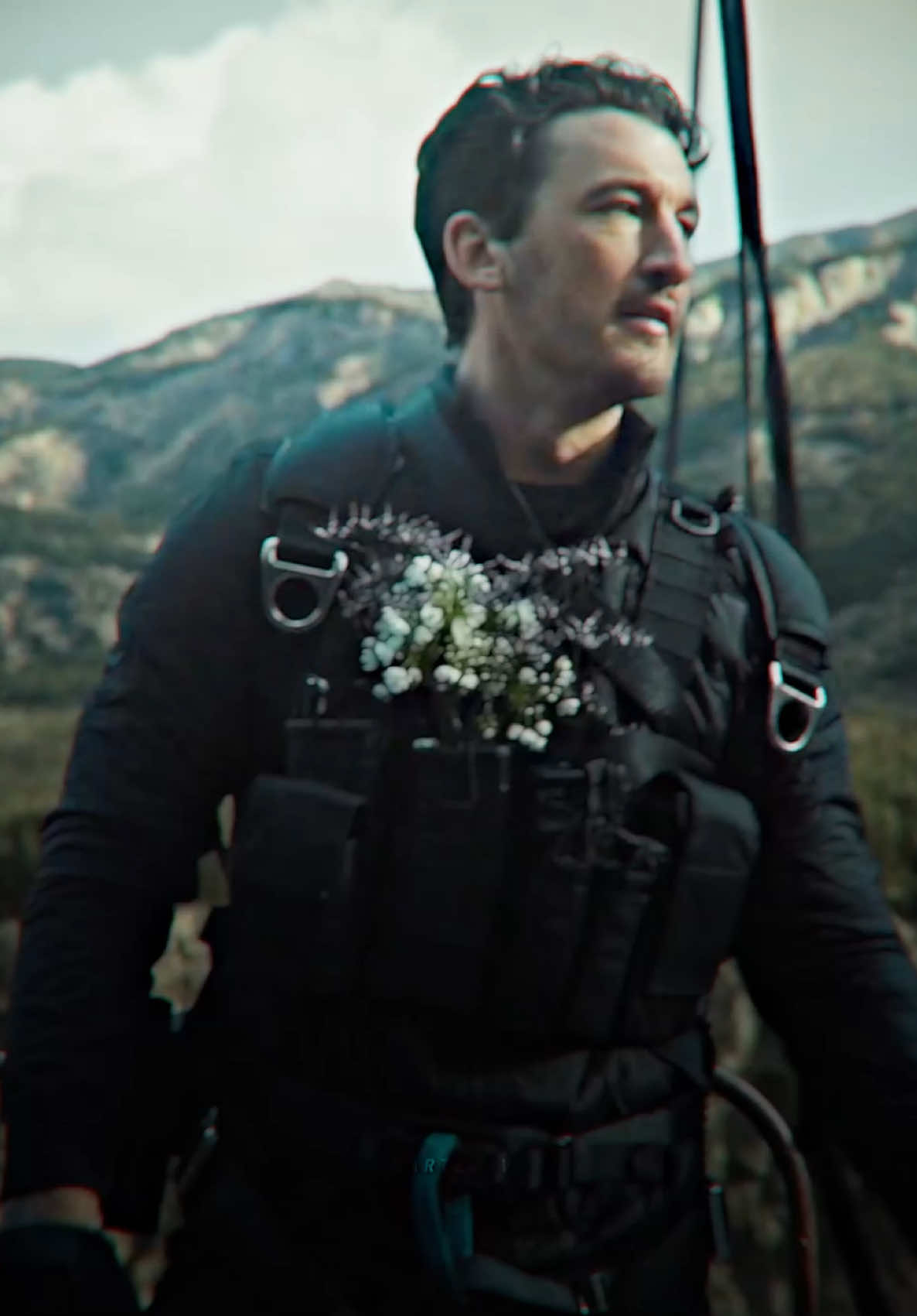 un hombre que resuelve #thegorge #milesteller #levi || spc: megaawrld_