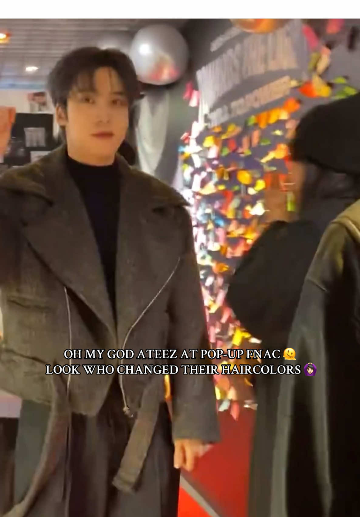THEY’RE MATCHING COLORS FOR ME HAHA | cr to th  owner of the video 🫶 #fyp #hohong #hongjoong #yunho #biases #atinyateez #kpopfyp #atinyfyp #popup #seonghwa #yeosang #sanni #mingi #wooyoung #jongho #ateezinparis #ateezineurope 