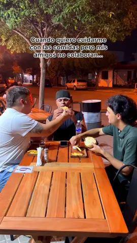A quien te hace acordar ?? ✌🏻😅😂 #humor #amigos #comedia #parati #paratii #fyp #burger #comida #gym 