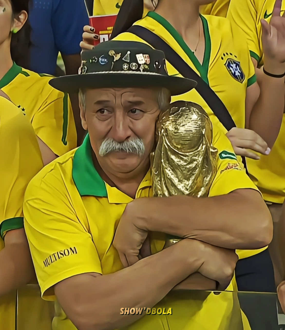 O dia que o Brasil viveu seu maior pesadelo no futebol… Em uma semifinal de Copa do Mundo, dentro de casa, a Seleção Brasileira entrou em campo para buscar a glória, mas o que aconteceu foi algo que ninguém poderia imaginar. Um massacre, um choque, um momento que ficou marcado para sempre. O jogo que silenciou um país e deixou uma cicatriz eterna no futebol brasileiro!#brasil🇧🇷 #alemanha🇩🇪 #7a1 #footballtiktok #moments #foryour 