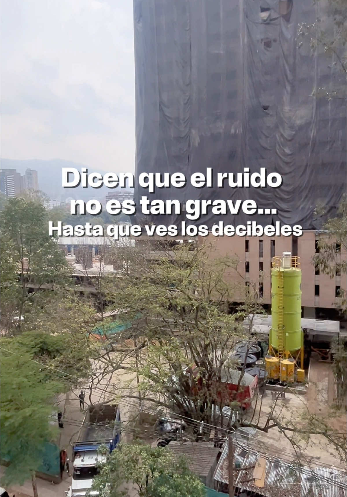 El ruido no es tan grave… hasta que ves los decibeles. 📢😳 Hicimos una prueba con el sonómetro para medir el ruido en este espacio después de instalar nuestras ventanas termoacústicas. ¿El resultado? Una diferencia que se siente… y se escucha. 🔇✨ Si el ruido no te deja dormir, concentrarte o simplemente disfrutar de la tranquilidad de tu hogar, es momento de cambiarlo. Mira el video hasta el final y descubre cómo puedes transformar tu espacio. 📲 Escríbenos y cotiza tu solución. ¡Tu tranquilidad está a solo una ventana de distancia! 🚪💙 