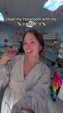 clean my classroom with me 🫶🏼  #teacher #asmr #asmrsounds #Vlog #dayinthelife #cleaning #cleanwithme #teachersoftiktok #teacherlife 